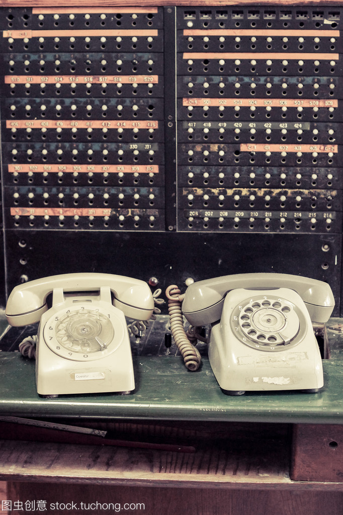 老電話總機與電話交換機 通訊技術(shù)的演進