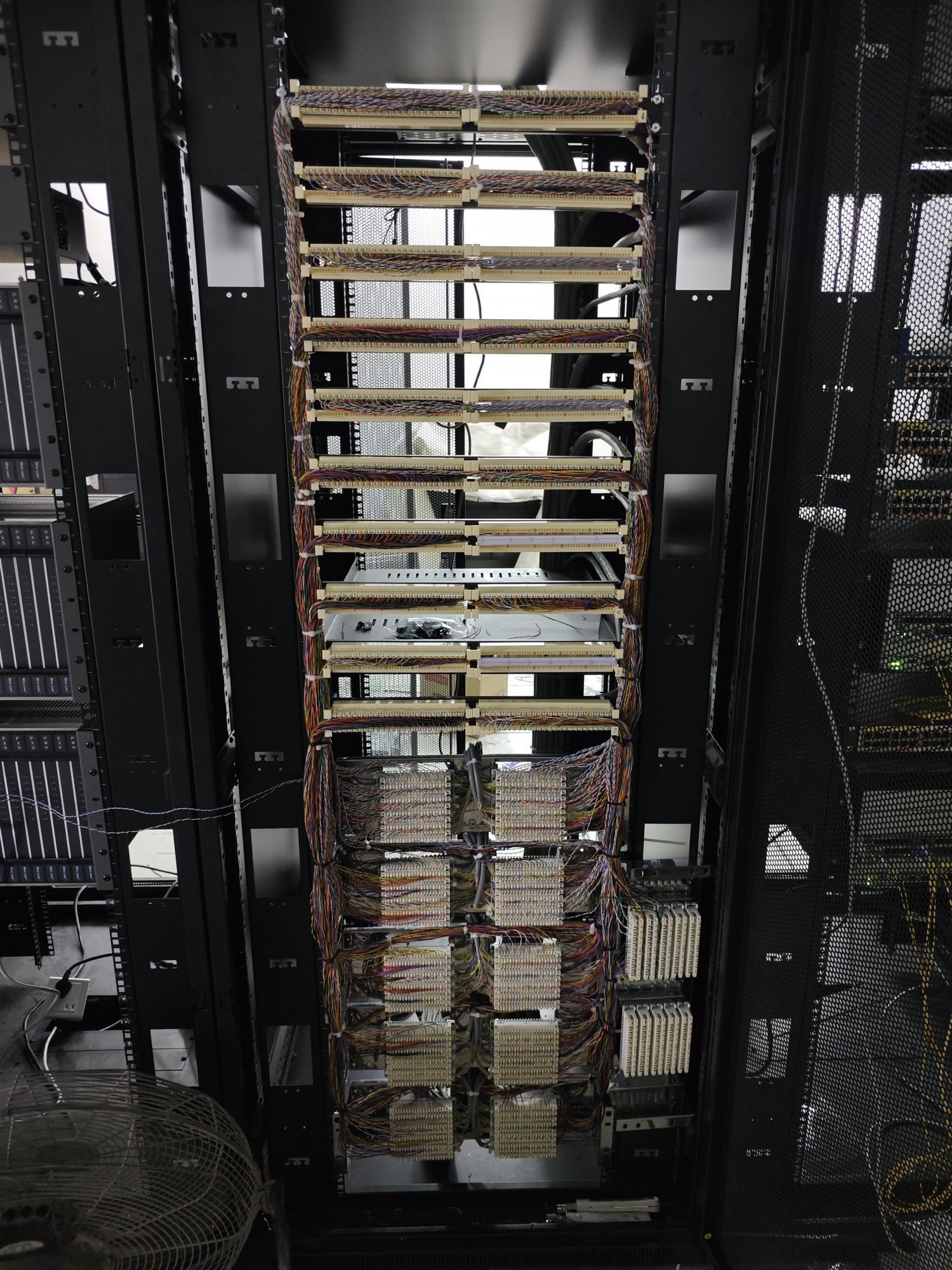 電力水電熱電廠廠內(nèi)行政通信系統(tǒng)的關(guān)鍵設(shè)備 數(shù)字程控交換機與IP電話交換機