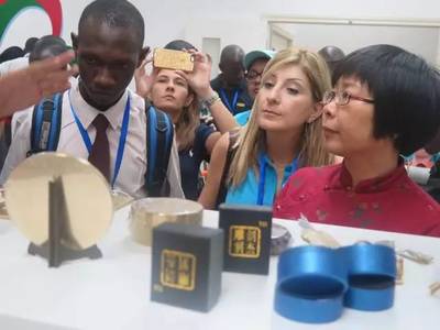 Visitors' Exchange||Surrounded by &ldquo;International Friends&rdquo;, What Are They Doing Here?